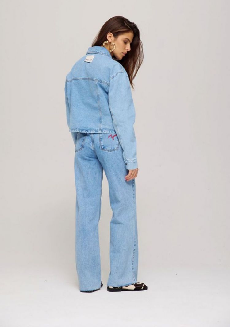  LIGHT BLUE