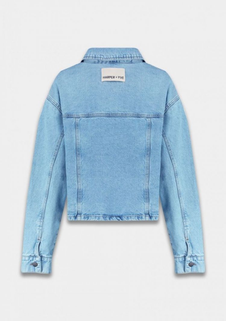  LIGHT BLUE