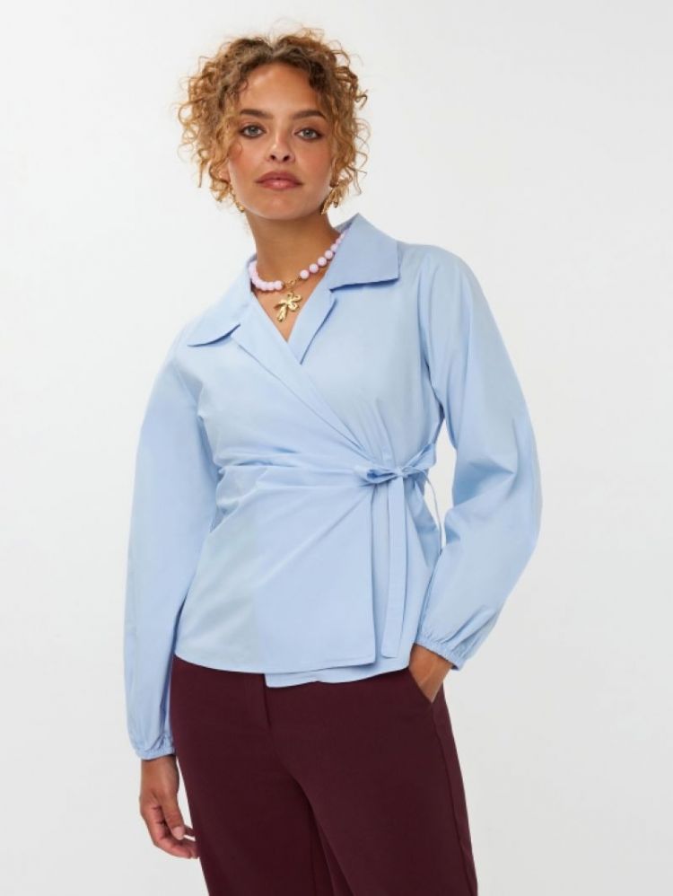  LIGHT BLUE