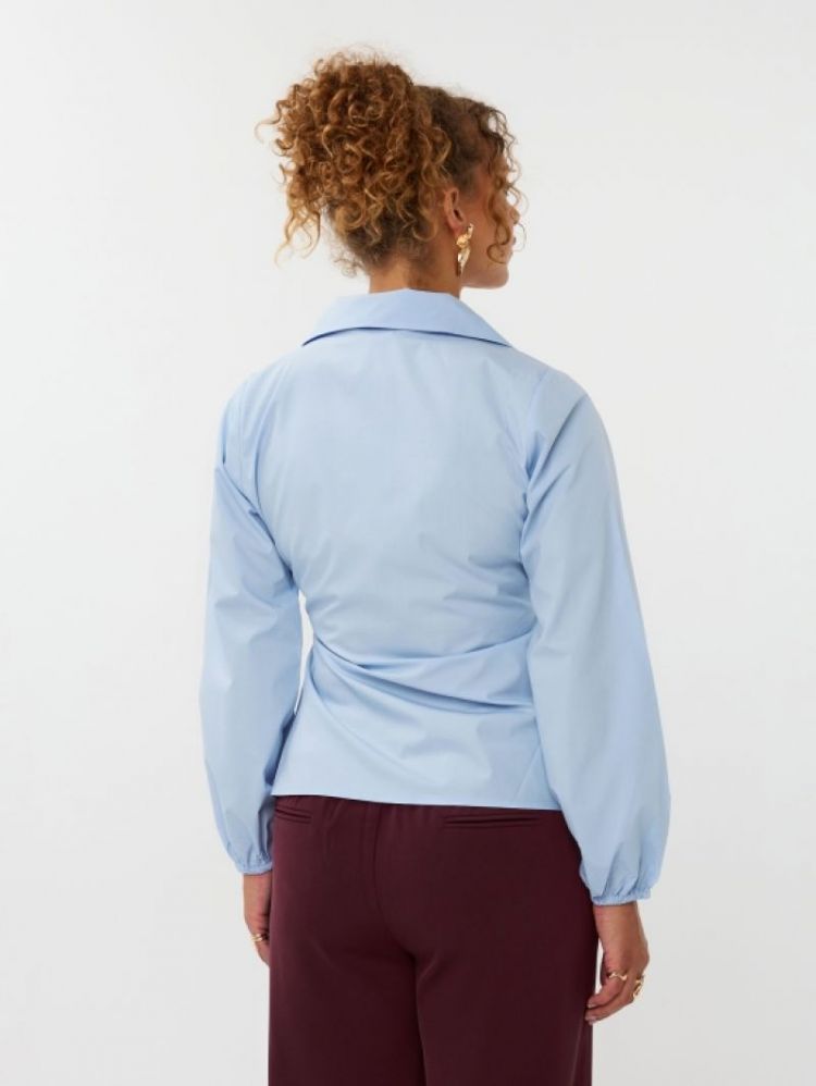 LIGHT BLUE