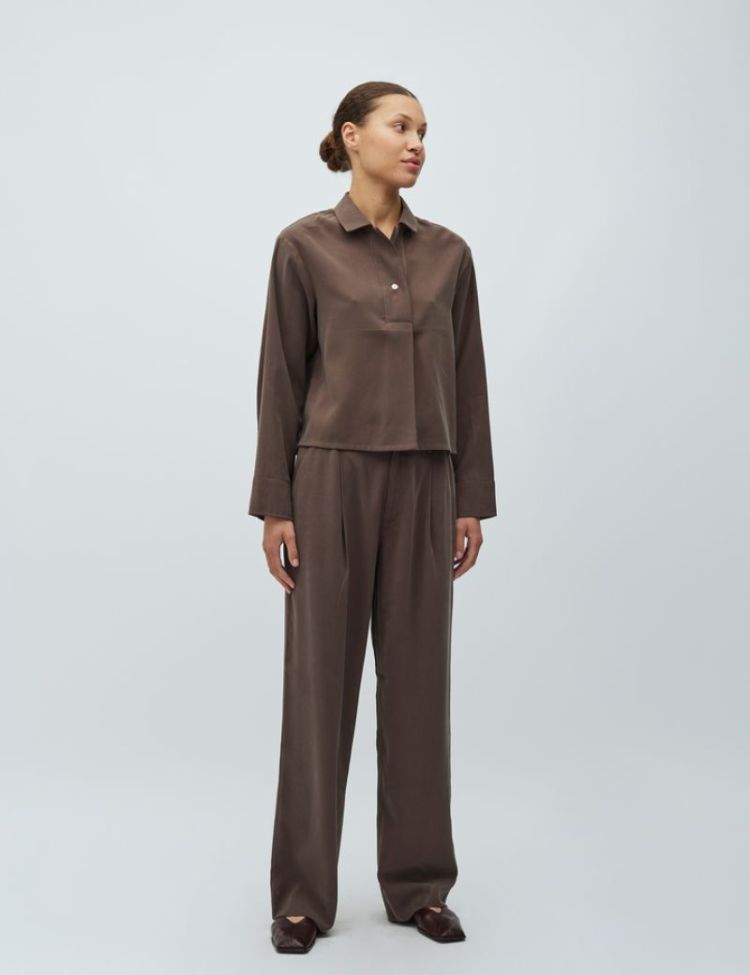  CHOCOLATE BROWN