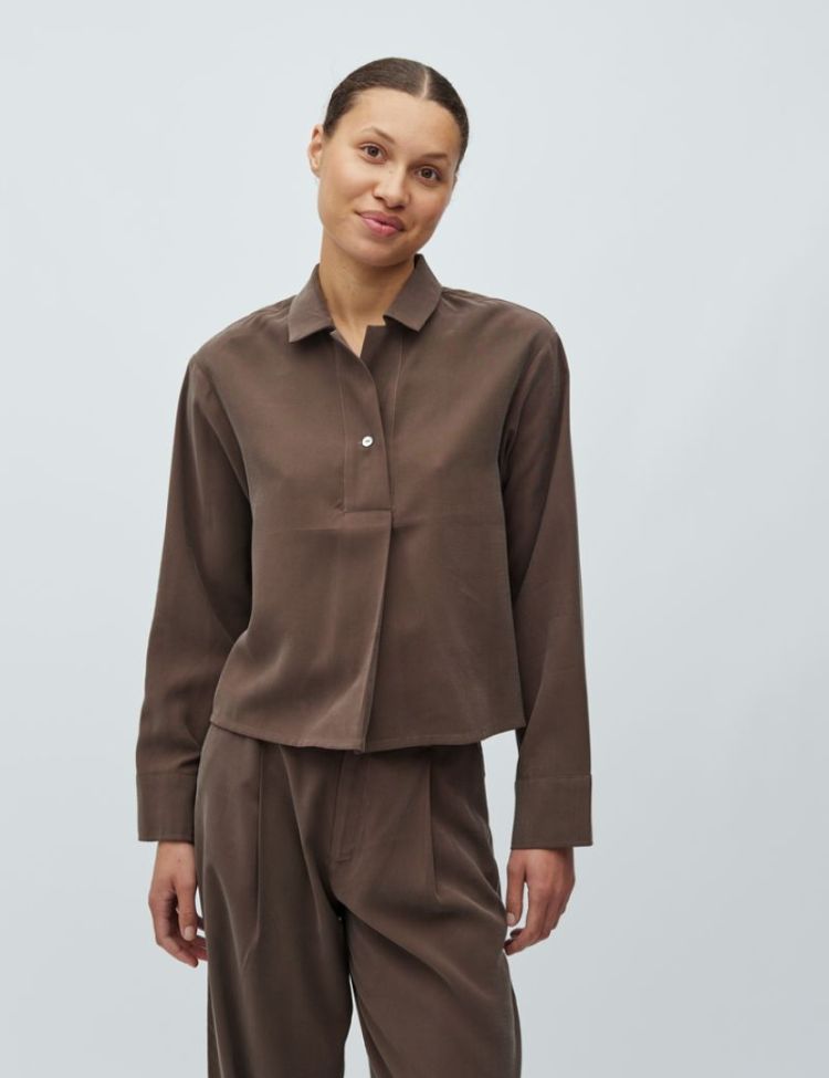  CHOCOLATE BROWN