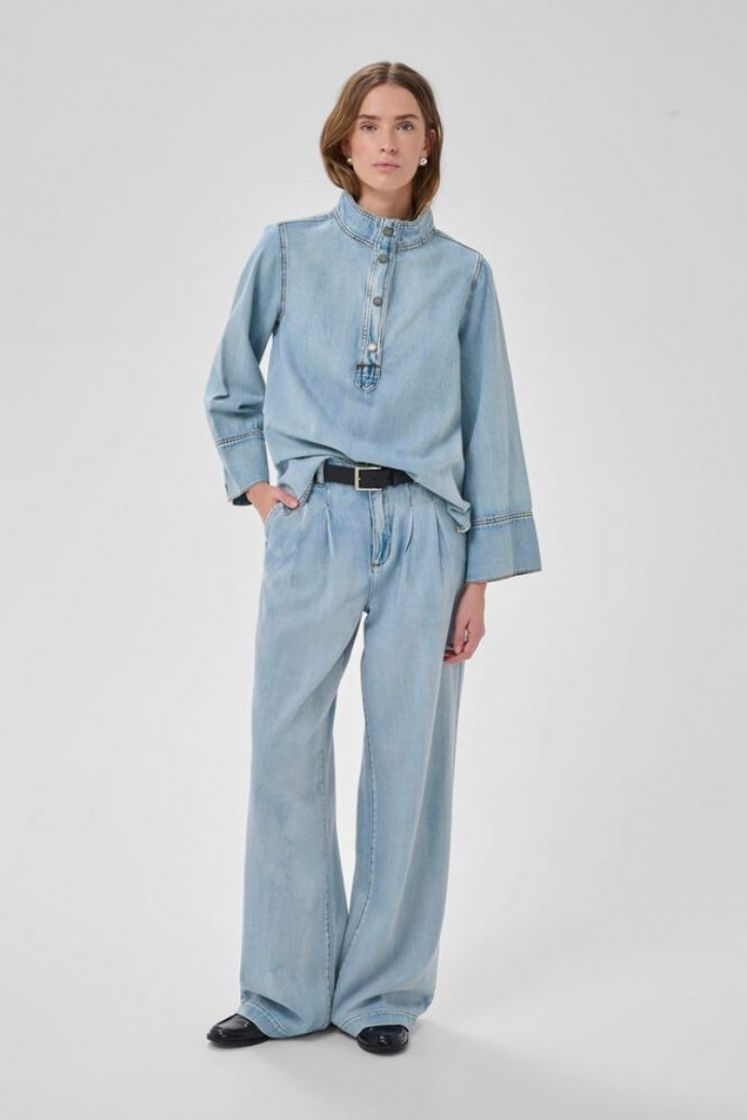 LIGHT BLUE