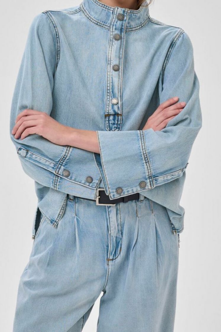  LIGHT BLUE