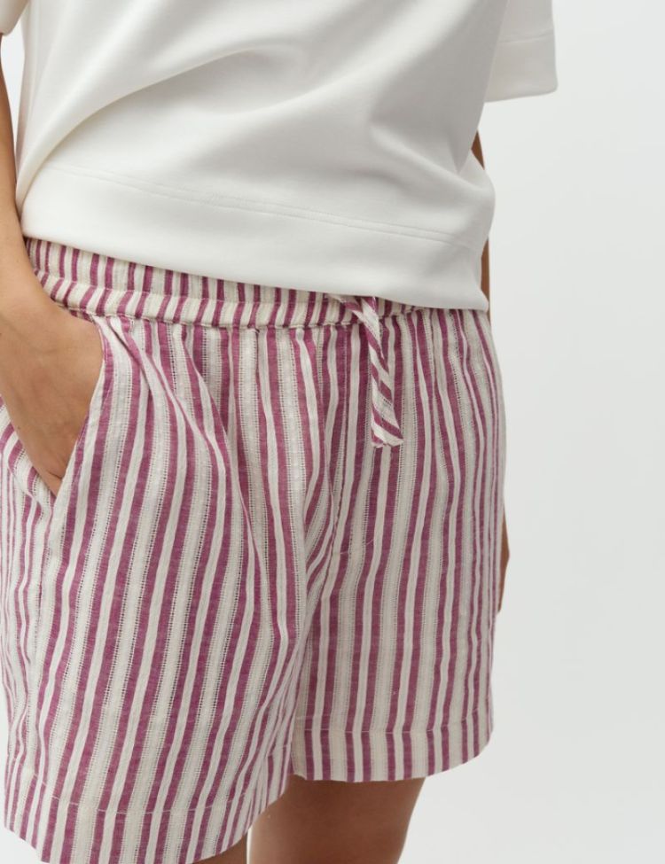  THIN RED STRIPE