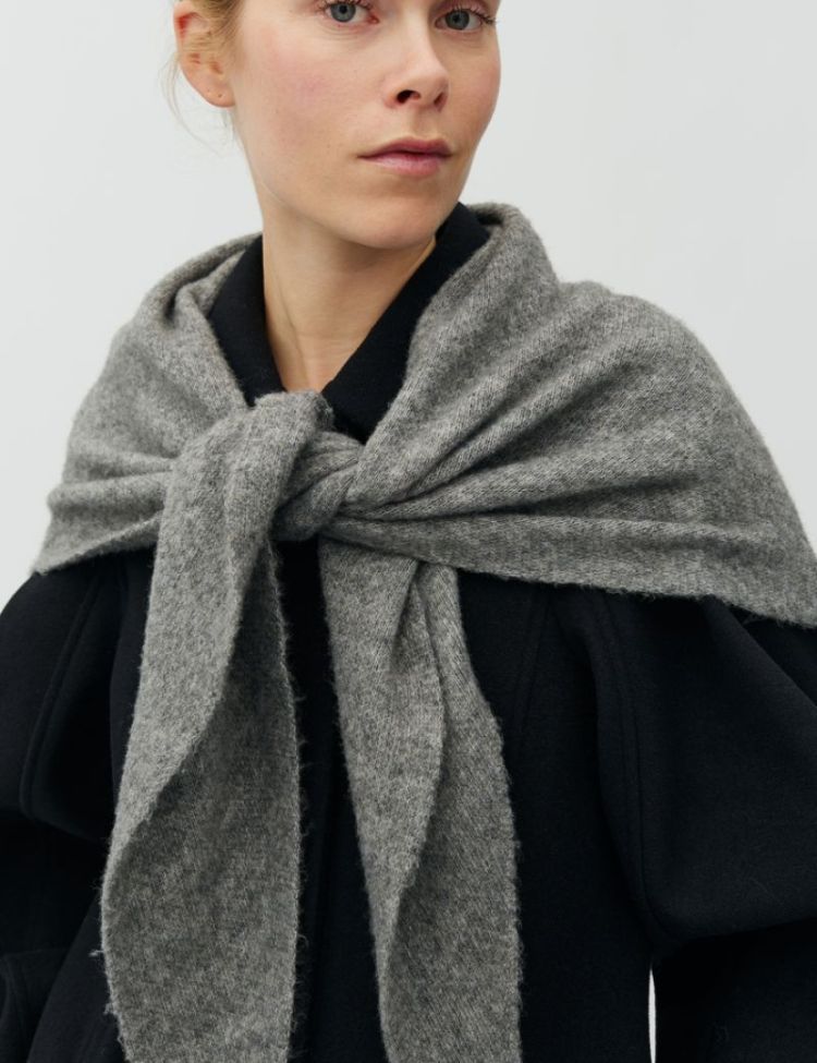 MEDIUM GREY 