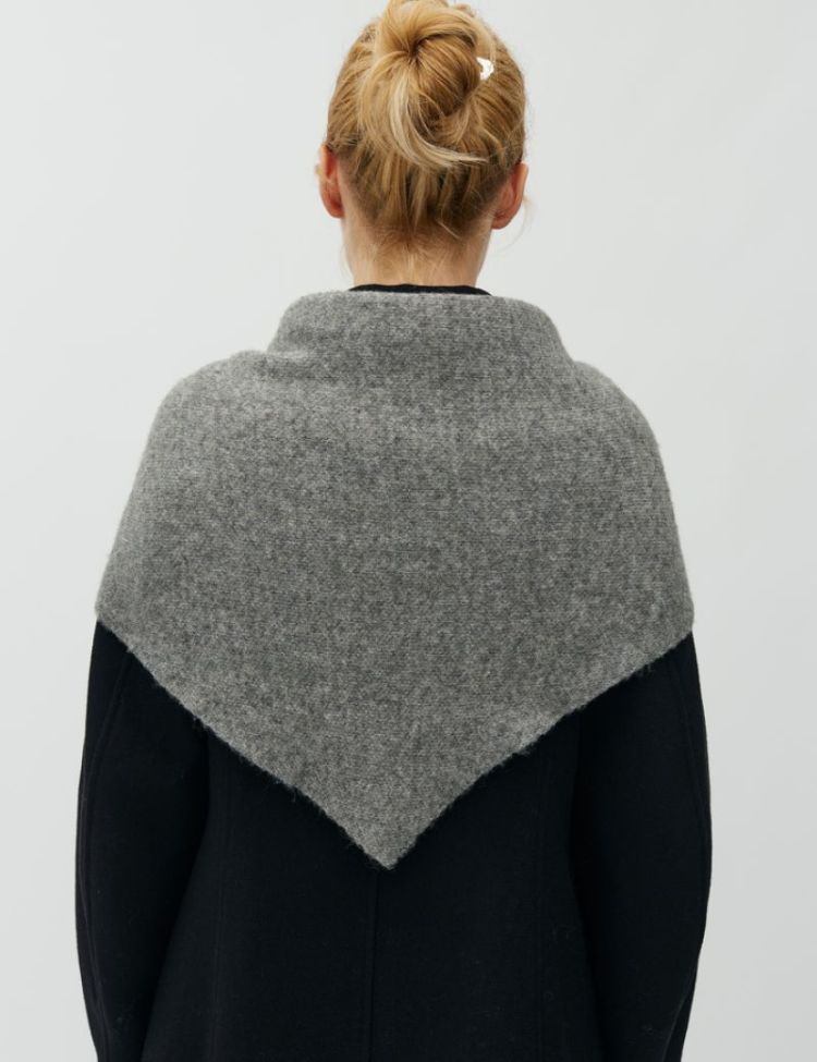  MEDIUM GREY 